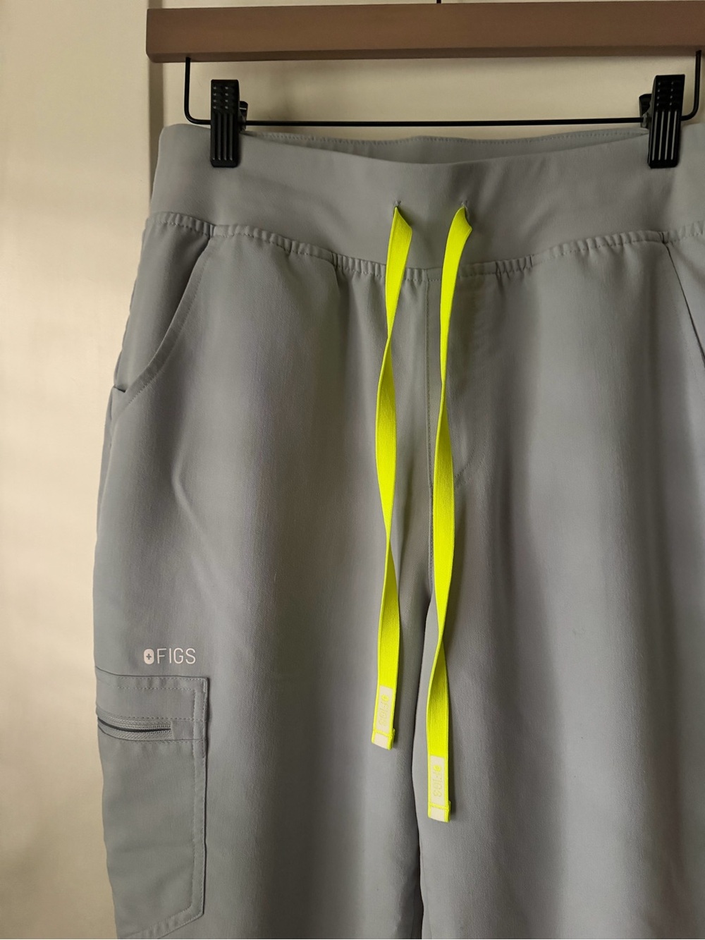 Figs Women's Light Gray Joggers Size Medium